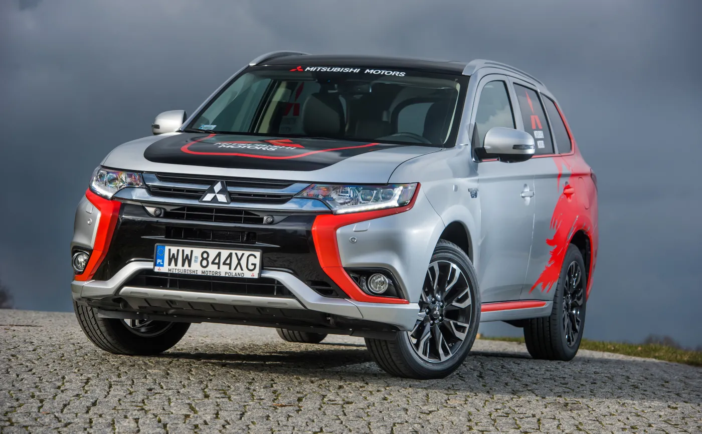 9077997-mitsubishi-outlander-phev.jpg