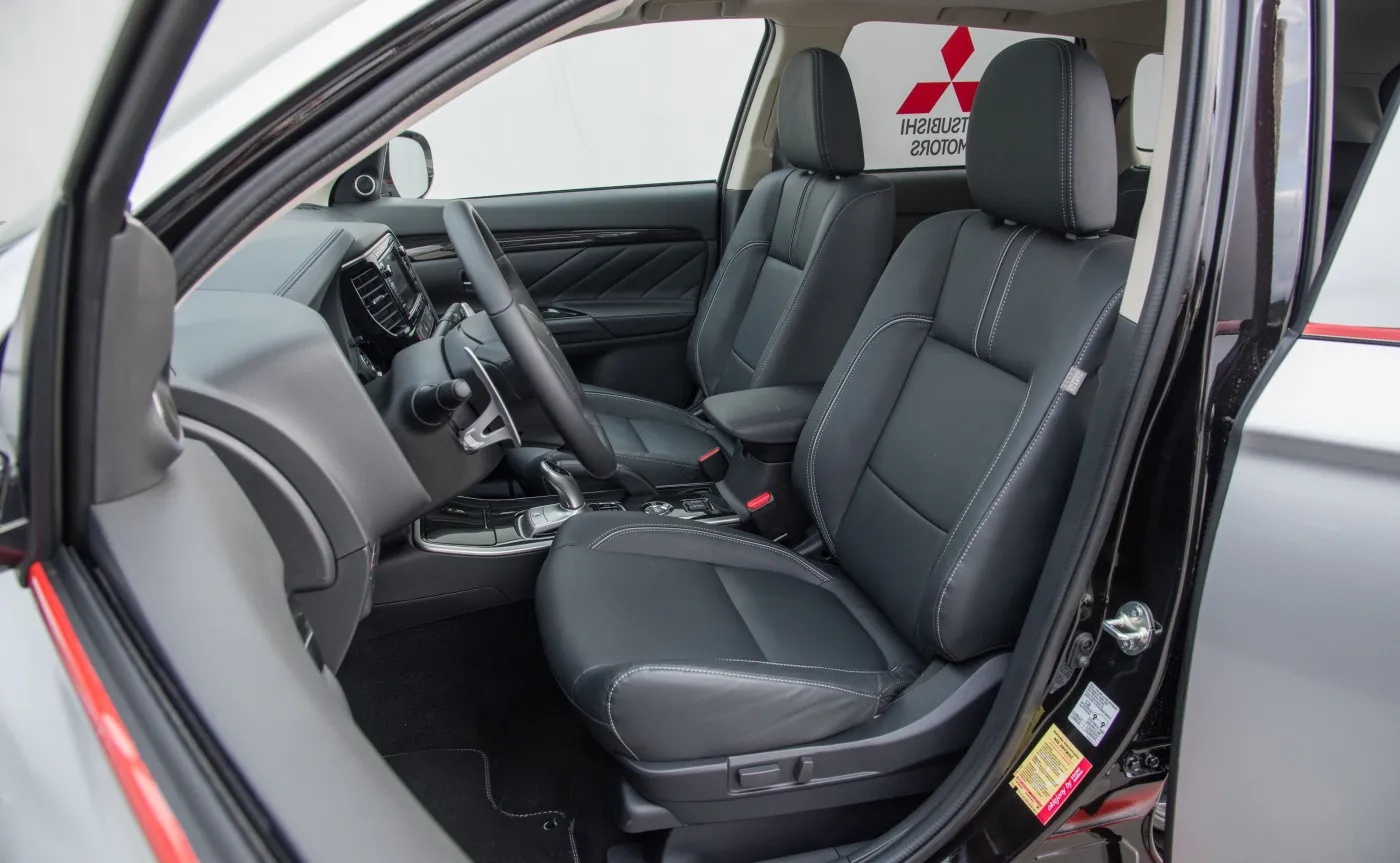 9078312-mitsubishi-outlander-phev.jpg