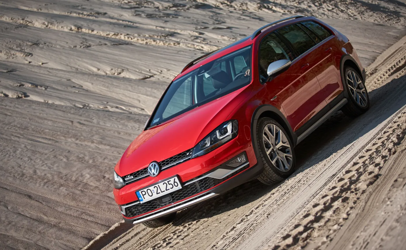 9123988-volkswagen-golf-alltrack.jpg