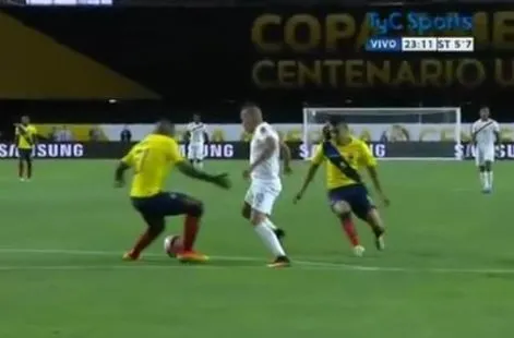 Christian Cueva (w środku)