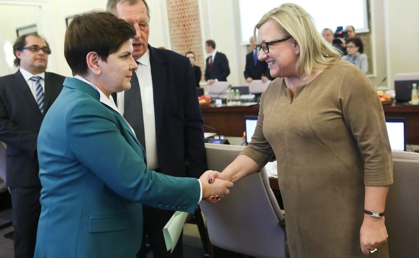 Nadciąga rządowa miotła kadrowa, pół miliona urzędników czekają wielkie zmiany. "To granda!"