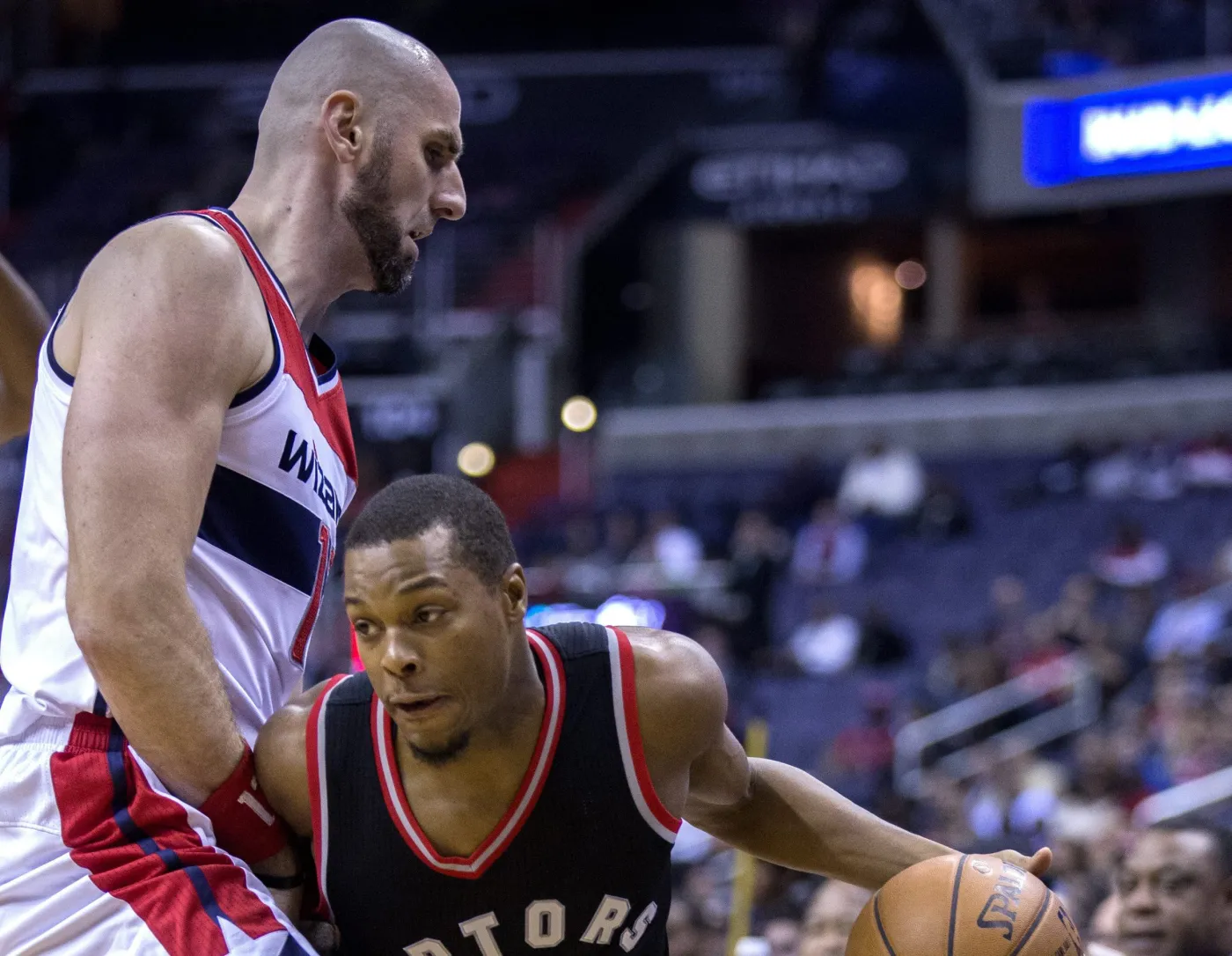 Marcin Gortat i Kyle Lowry