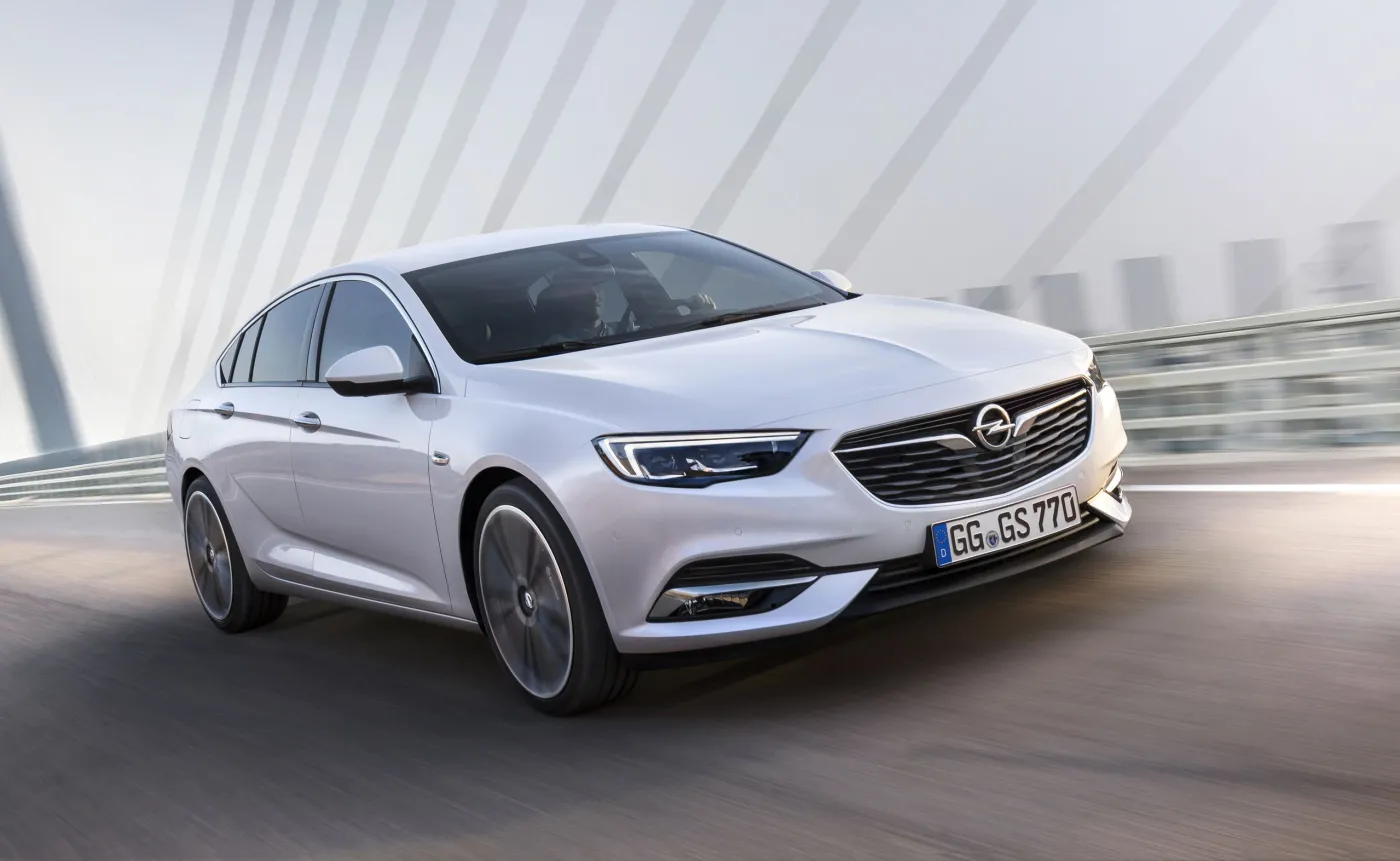 9679163-opel-insignia-grand-sport.jpg