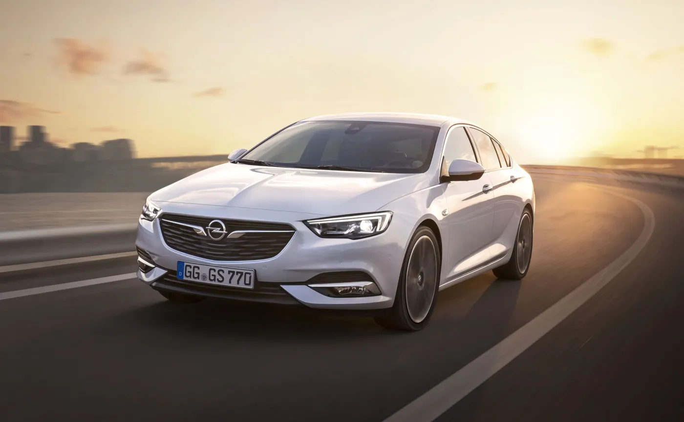 9679195-opel-insignia-grand-sport.jpg