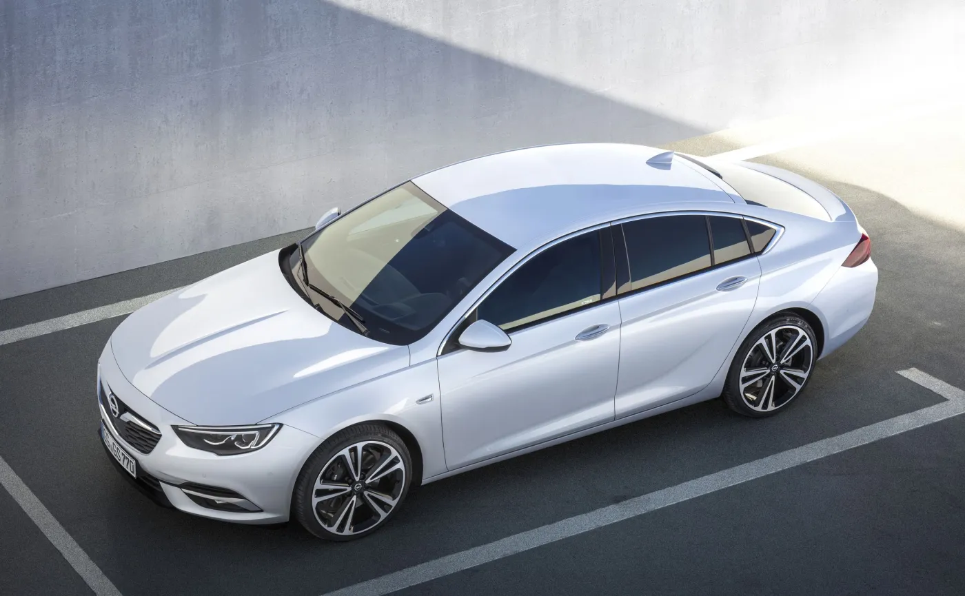 9679259-opel-insignia-grand-sport.jpg
