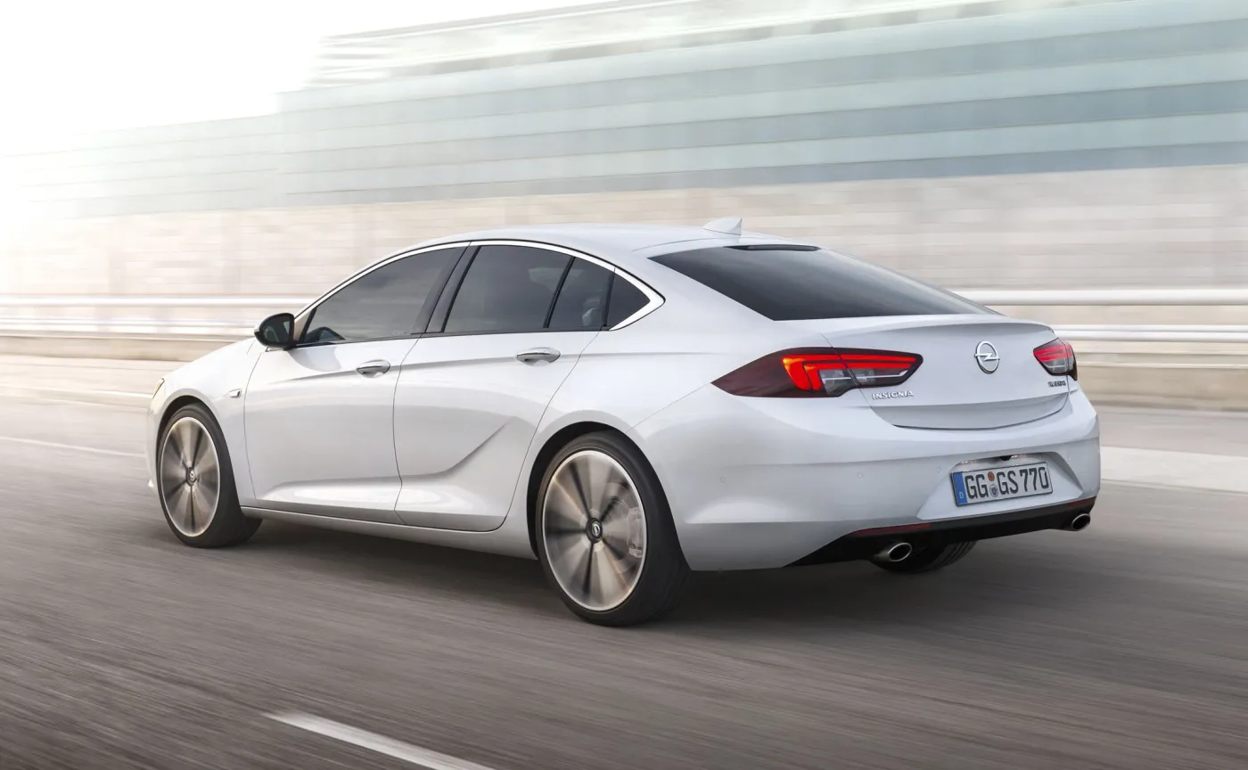 9679387-opel-insignia-grand-sport.jpg