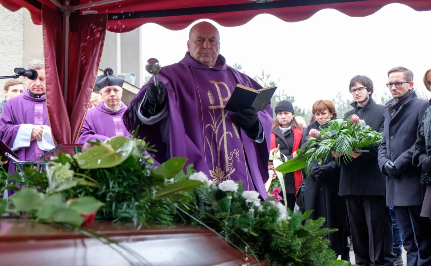 Pogrzeb Bohdana Smolenia. Nad trumną przyjaciela przemawiał Zenon Laskowik