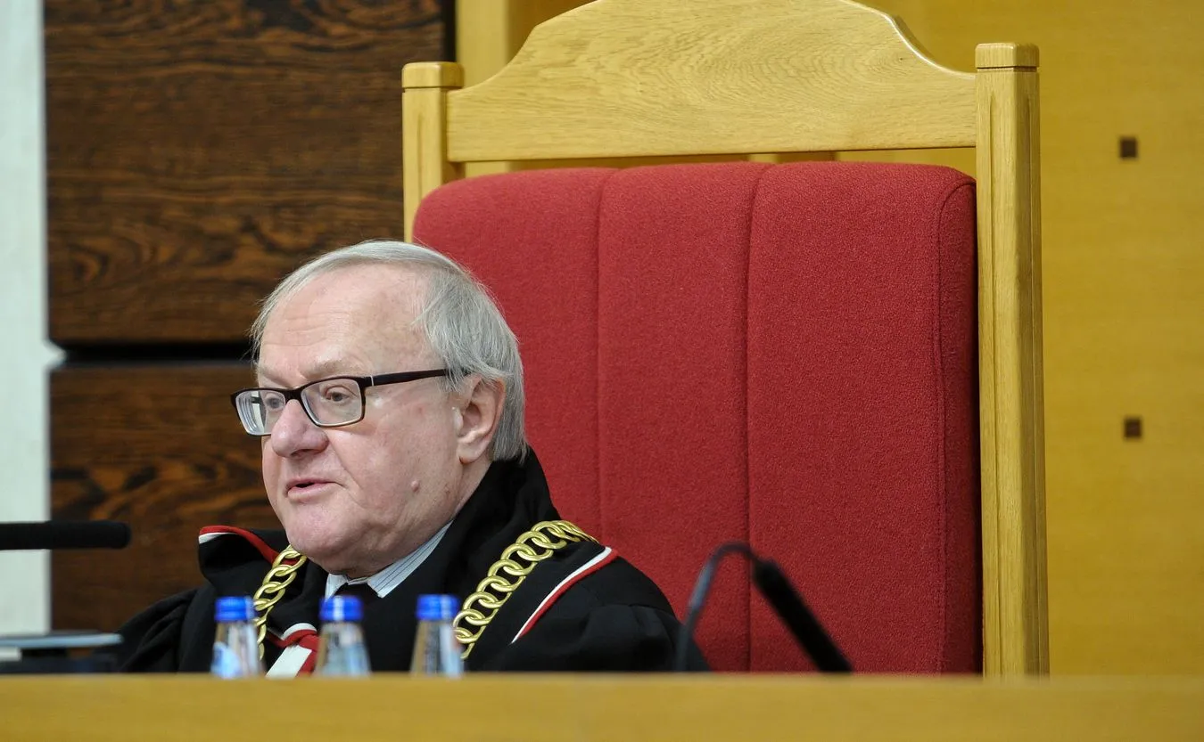 Wiceprezes TK Stanisław Biernat wysłany na zaległy urlop. Jest ODPOWIEDŹ sędziego