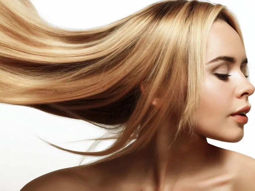 Kobieta z pięknymi włosami