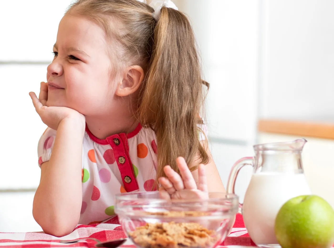 Dziewczynka nie chce jeść