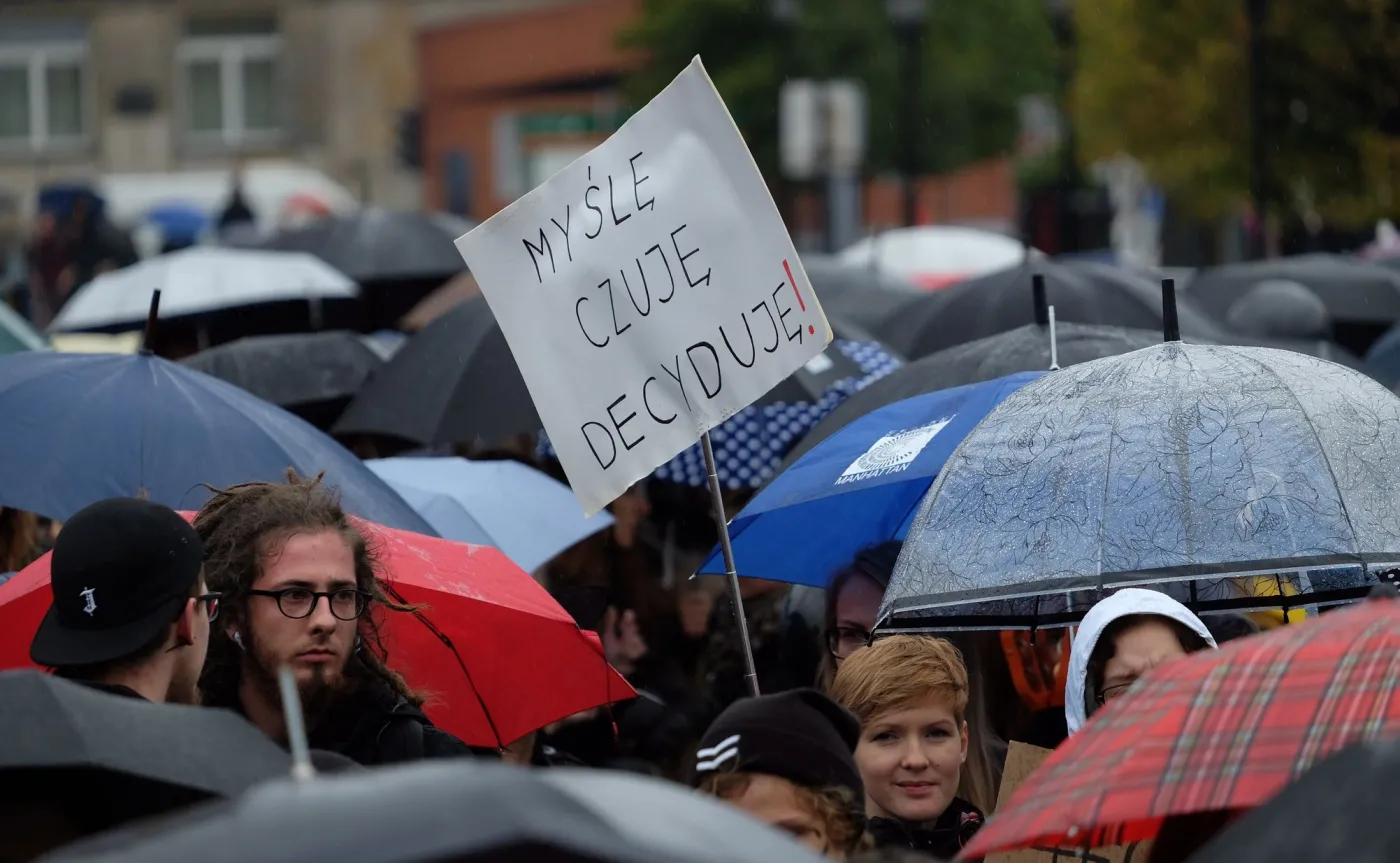 Anarchiści z Poznania oskarżają policję o brutalność. "Spałowano i potraktowano gazem kobietę"
