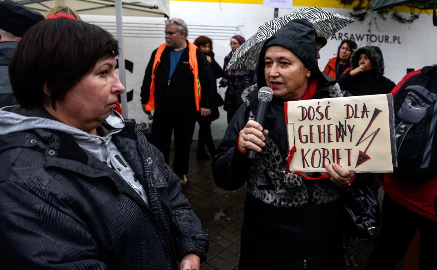 9558300-czarny-protest-w-warszawie.jpg