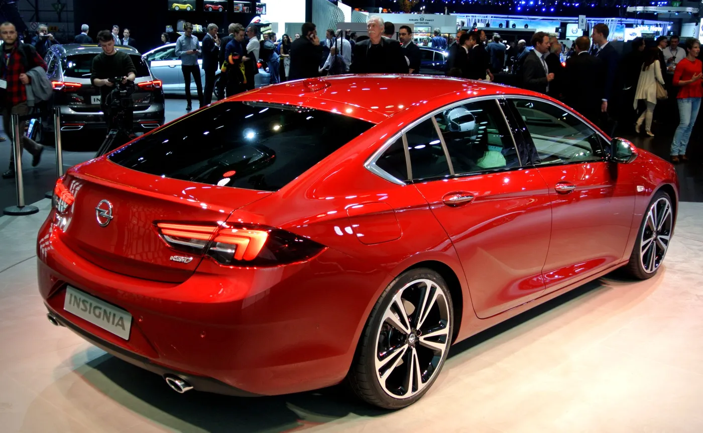 9961375-opel-insignia-grand-sport.jpg