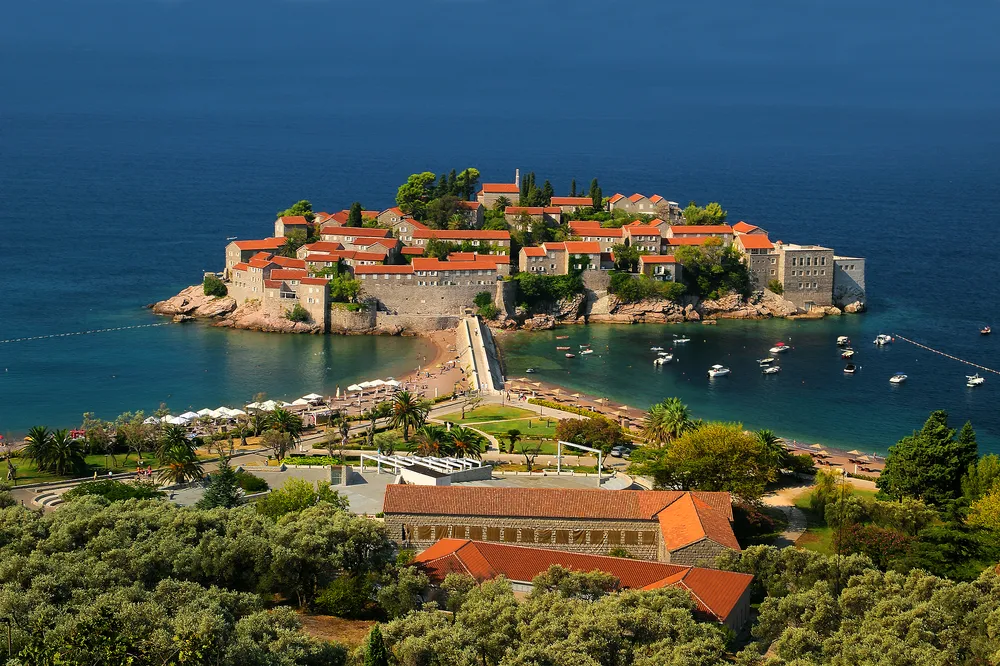 9986065-sveti-stefan-w-czarnogorze.jpg