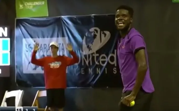 Seks przerwał mecz tenisa