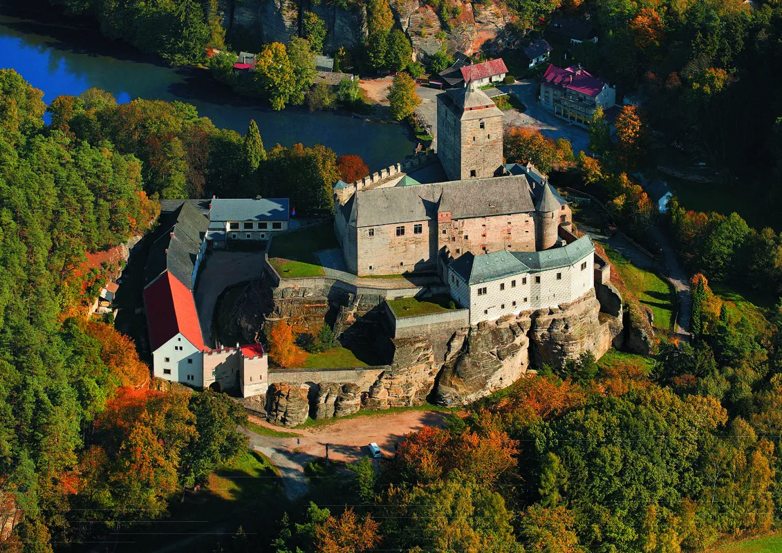 10104408-czeski-raj-zamek-kost-fot.jpg