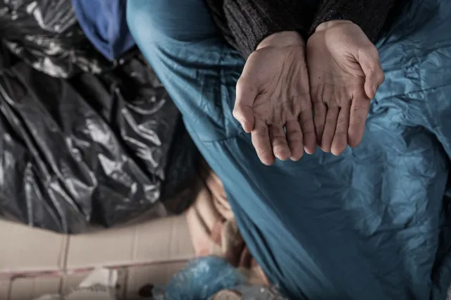 Biedak biedakowi nierówny