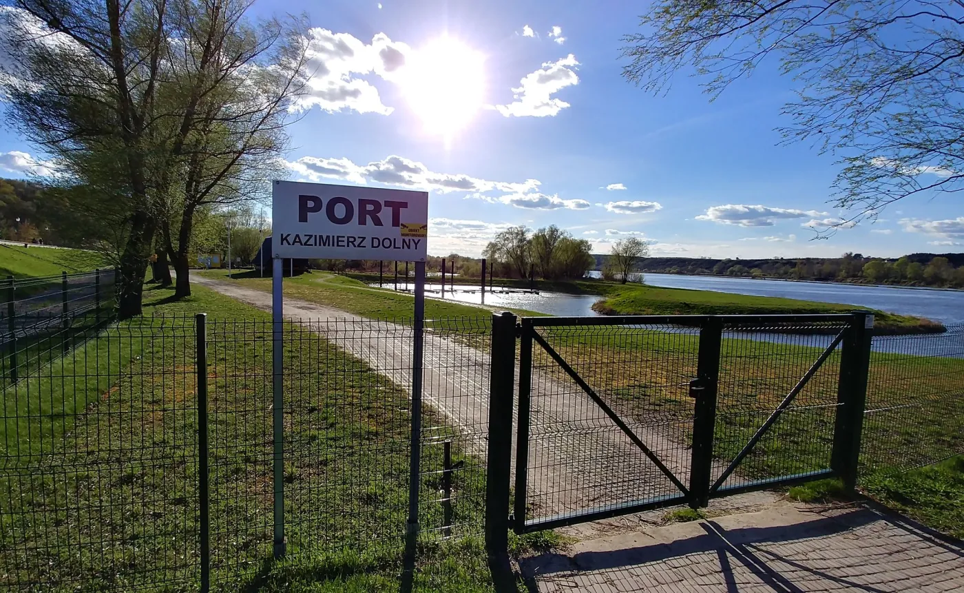 10137496-port-w-kazimierzu-dolnym.jpg