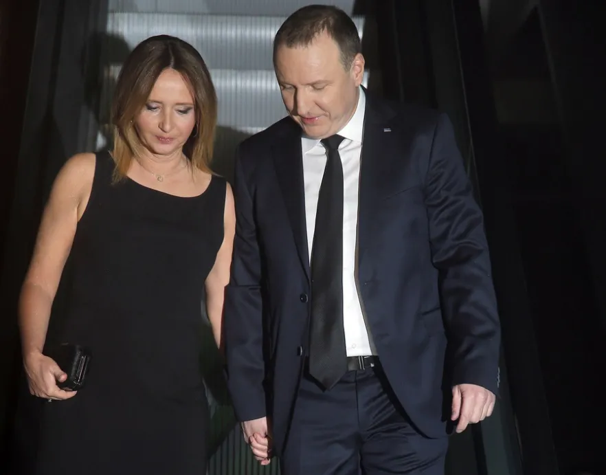 Atmosferę wypełniły feromony: prezes Kurski ciało w ciało z narzeczoną na prezentacji ramówki TVP. FOTO