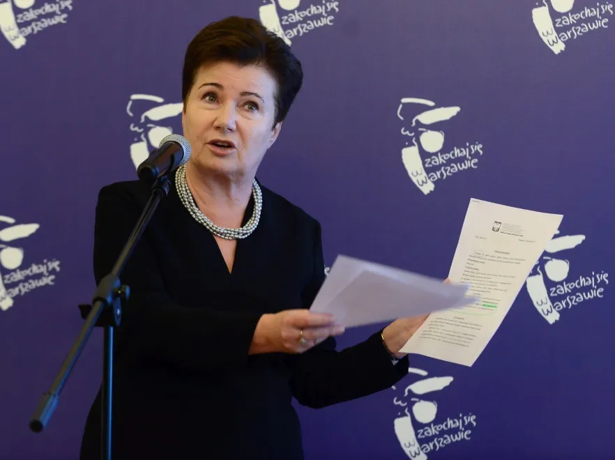 Długo było dobrze, a teraz TO. Prezydent Warszawy w żałobnej stylizacji na konferencji prasowej. FOTO