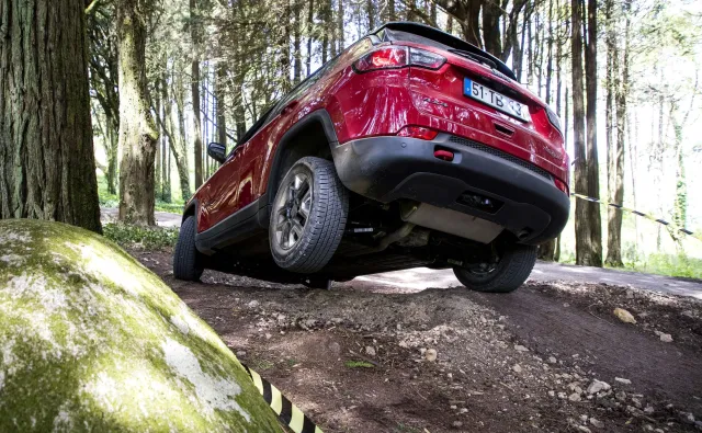 Tani więc niebezpieczny? Który samochód ocali życie w wypadku, a którego unikać? Eksperci sprawdzili 11 modeli aut