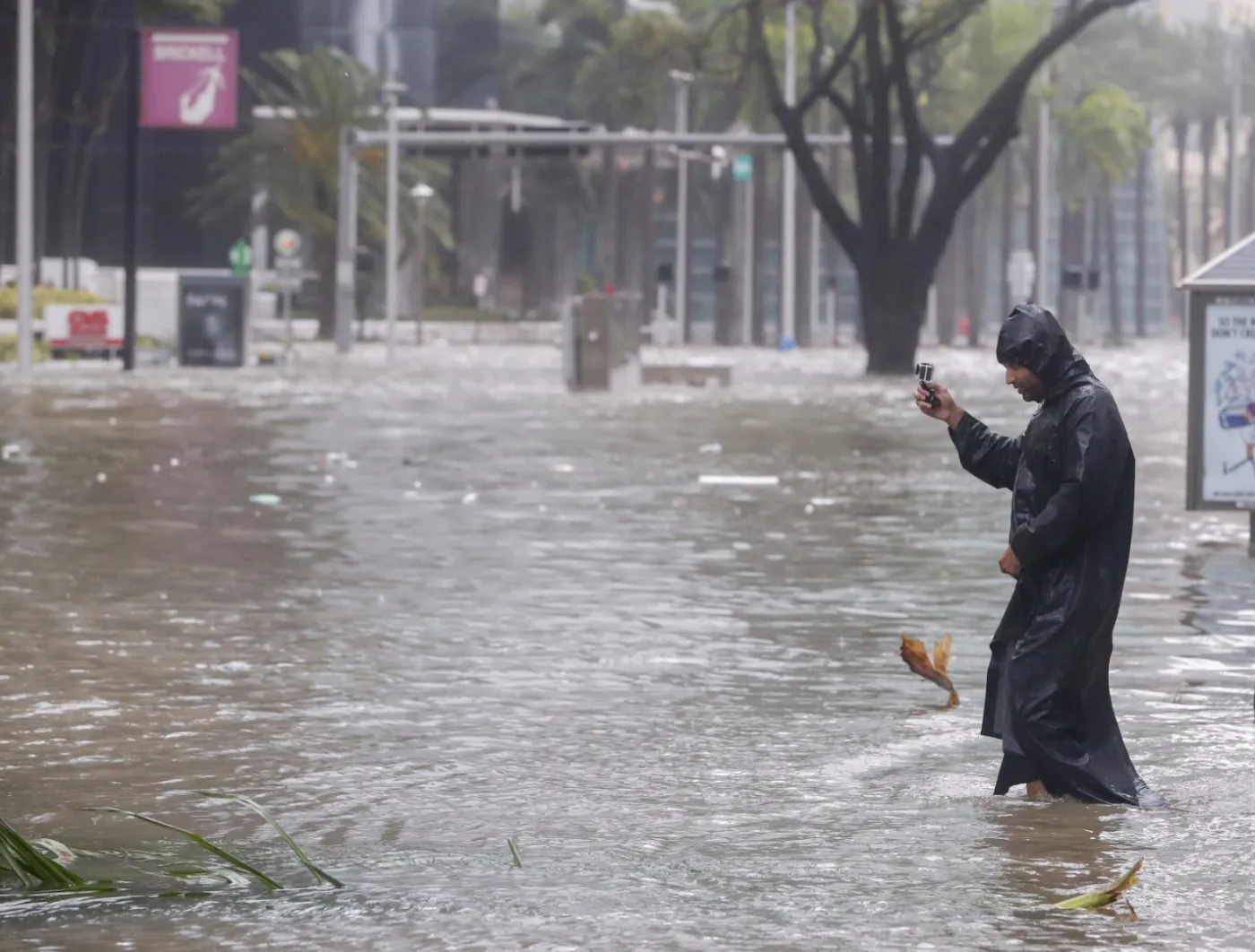Ogromne zniszczenia po przejściu Irmy nad Miami. Ponad półtora miliona odbiorców bez prądu. ZDJĘCIA