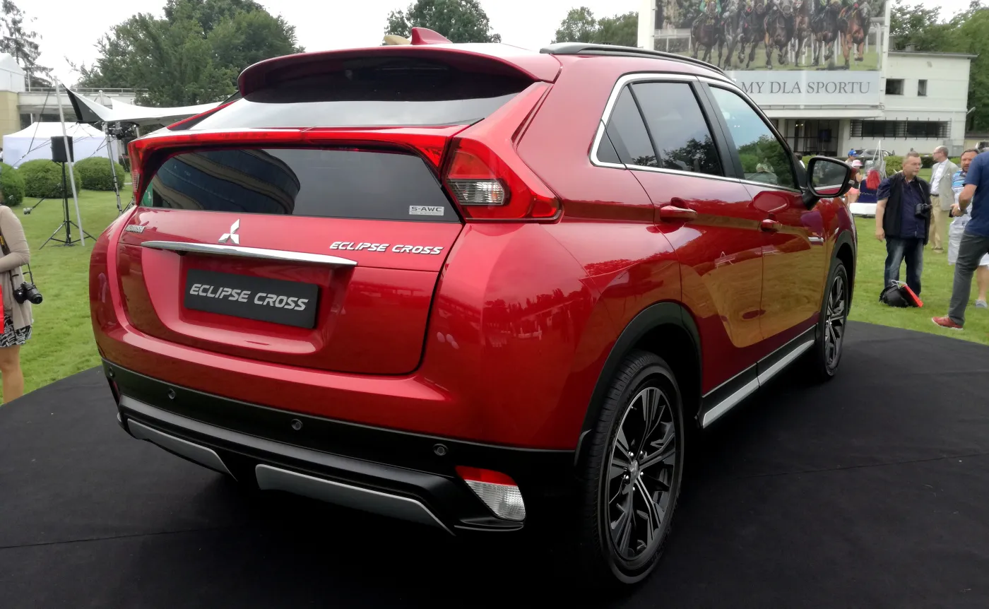 10326713-mitsubishi-eclipse-cross.jpg