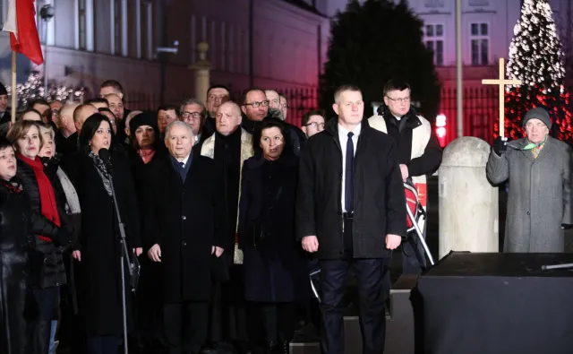 Marsz pamięci ofiar katastrofy smoleńskiej. Kaczyński: Ufajcie, że idziemy drogą w tym samym kierunku