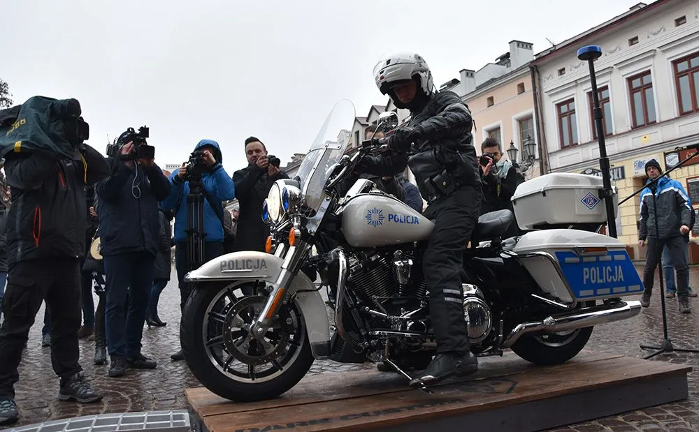 10710913-harley-davidson-road-king.jpg
