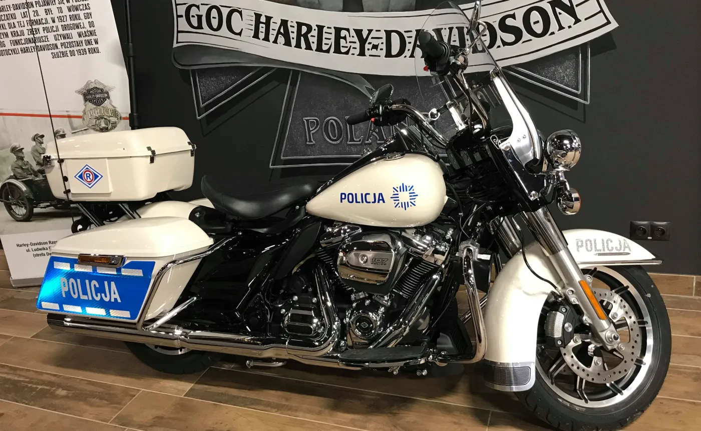 10711037-harley-davidson-road-king.jpg