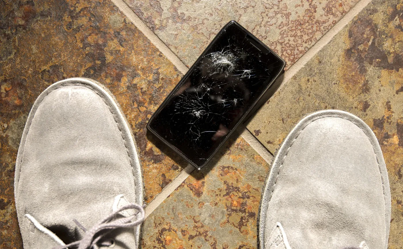 Rozbity ekran smartfona