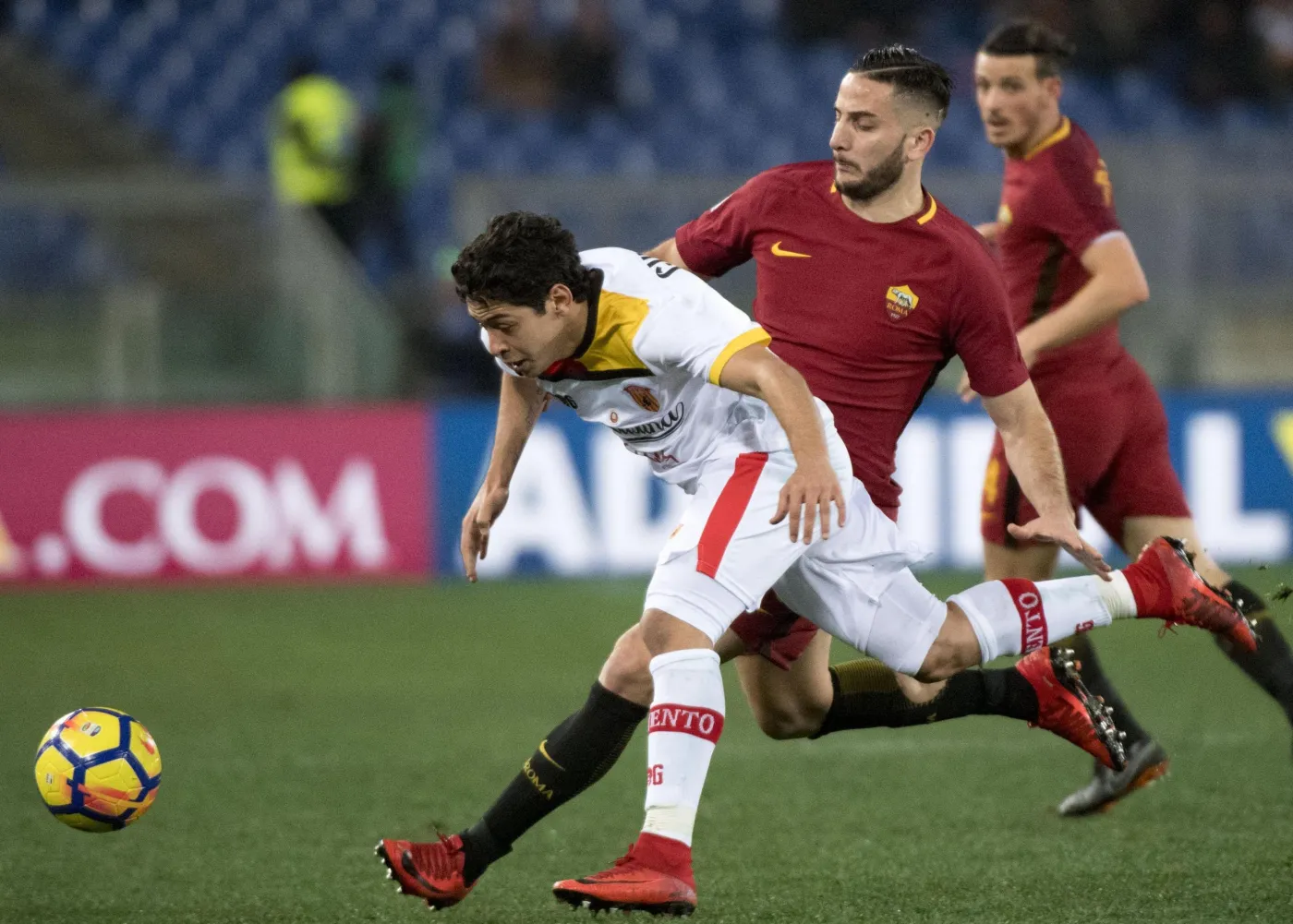 Guilherme (w białym stroju)