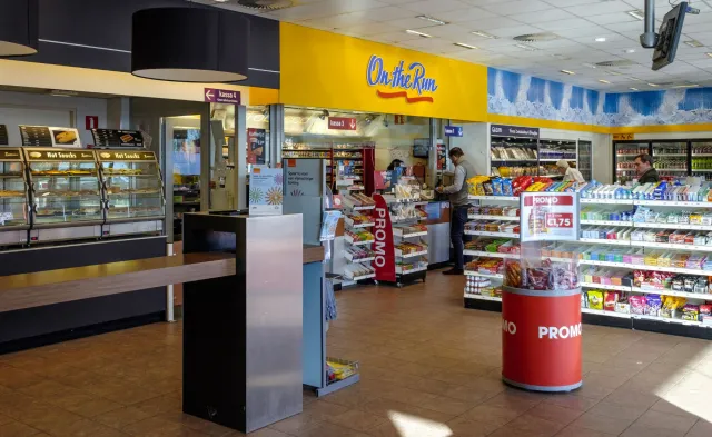 Handlowe oazy, czyli kupujesz i tankujesz. Tak firmy paliwowe reagują na zakaz handlu w niedzielę