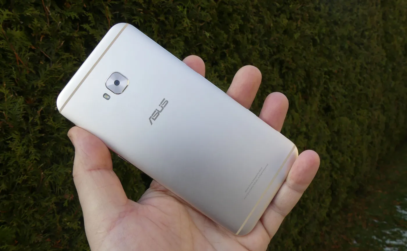 10788726-asus-zenfone-4-selfie-pro.jpg