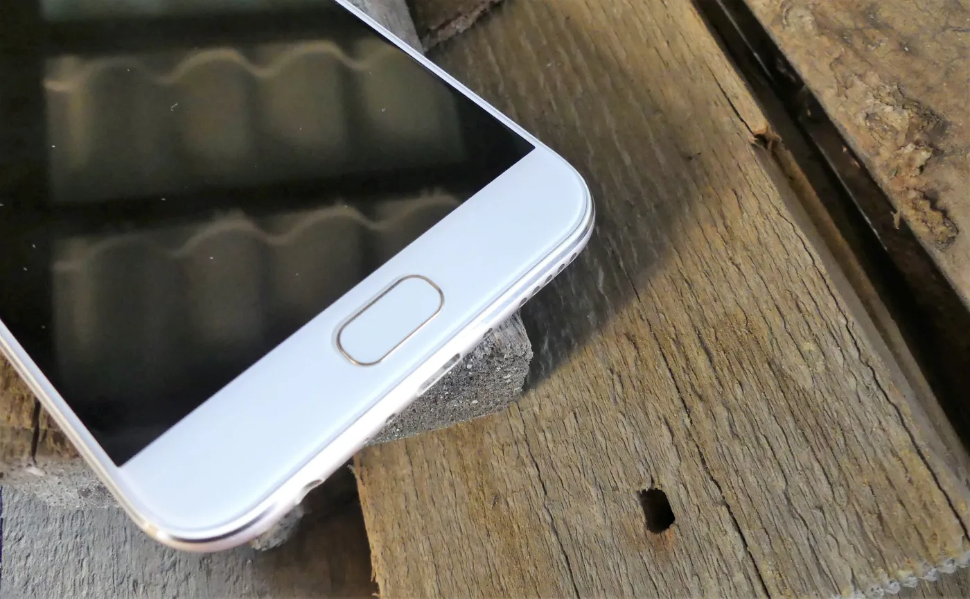 10788822-asus-zenfone-4-selfie-pro.jpg