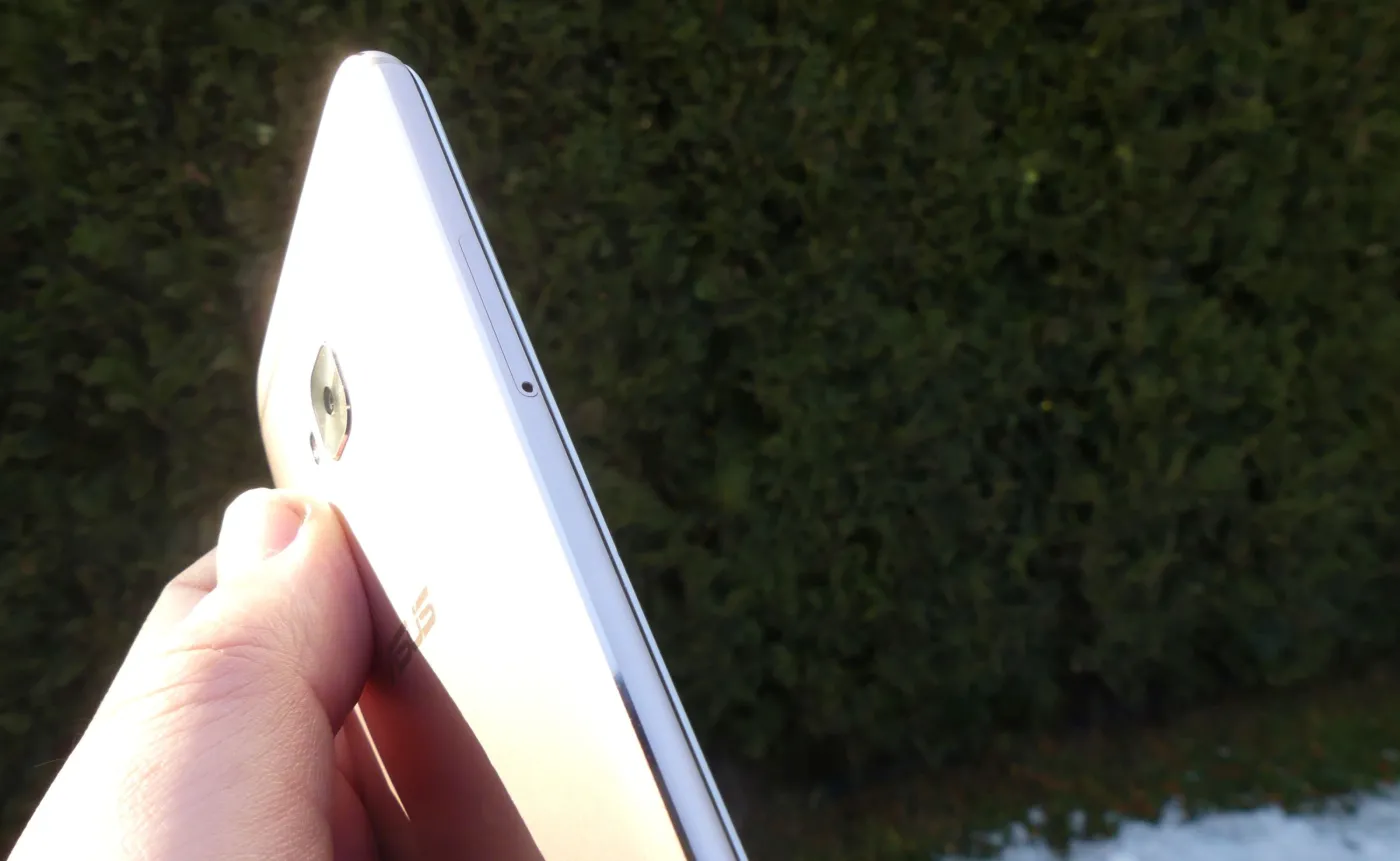 10788854-asus-zenfone-4-selfie-pro.jpg