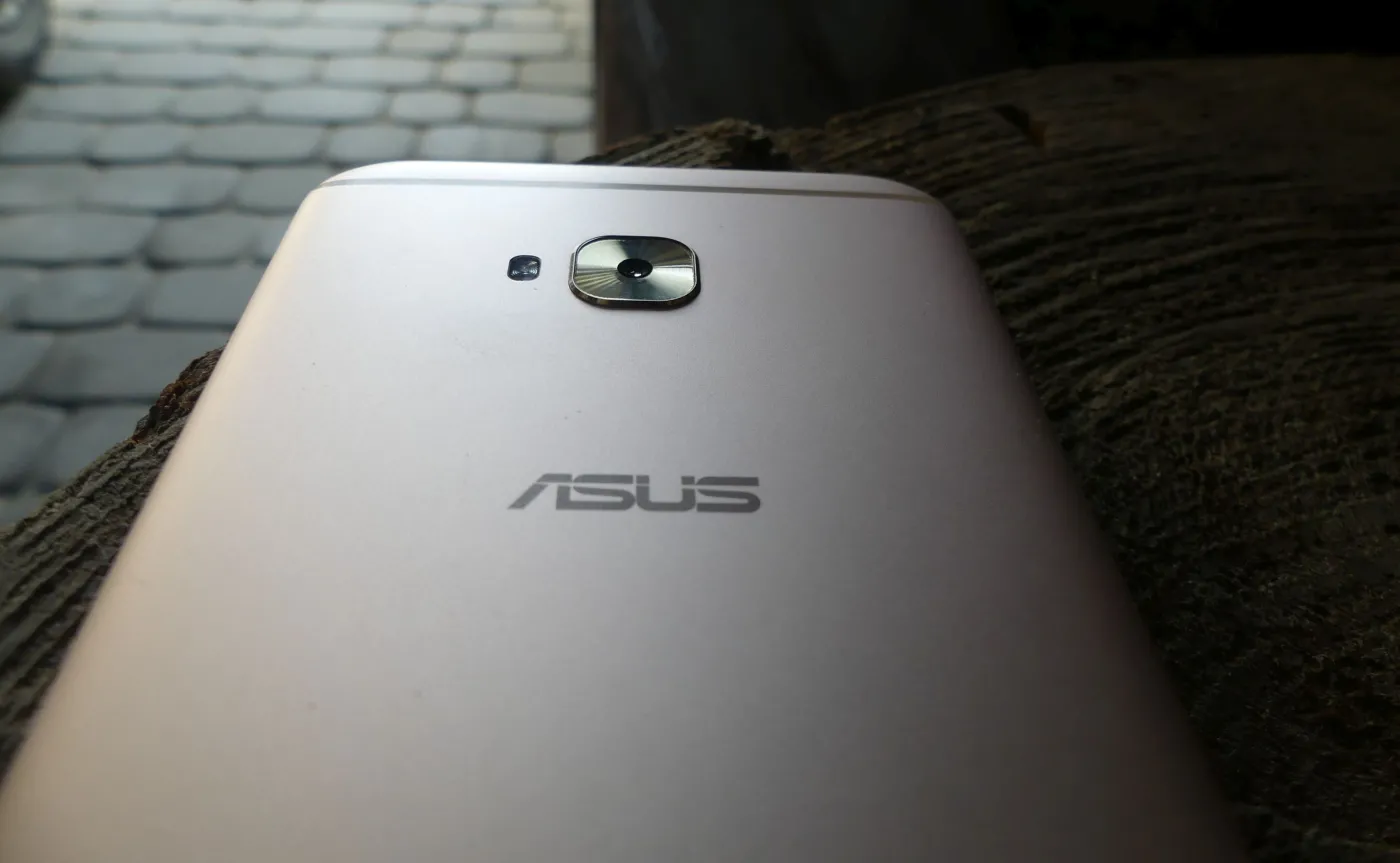 10788886-asus-zenfone-4-selfie-pro.jpg