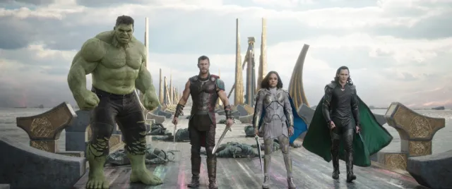 Marvel znów szokuje, czyli "Thor: Ragnarok" pełne gwiazd. Zobacz zdjęcia z kultowej produkcji [FOTO]
