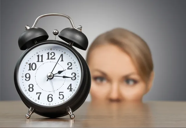 Kiedy zmiana czasu źle wpływa na zdrowie. Czy warto przestawiać zegarki?
