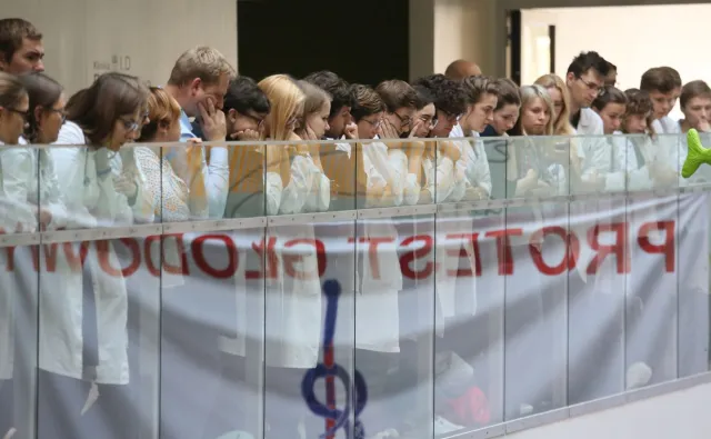 "Większe środki na służbę zdrowia muszą być odpowiedzialnie policzone. Musimy patrzeć również na deficyt budżetowy"