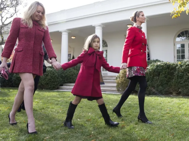 Było na co popatrzeć: Tiffany Trump zapomniała spódnicy na obchodach Święta Dziękczynienia. FOTO