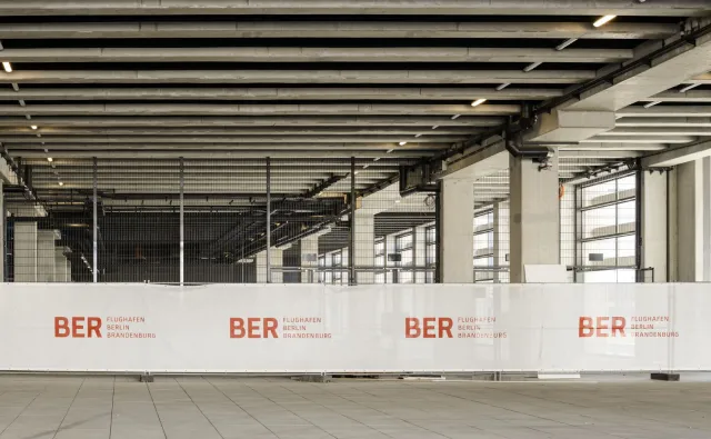 Kolejny poślizg na budowie berlińskiego superlotniska. Pomimo pięciu lat napraw, systemy bezpieczeństwa dalej nie działają
