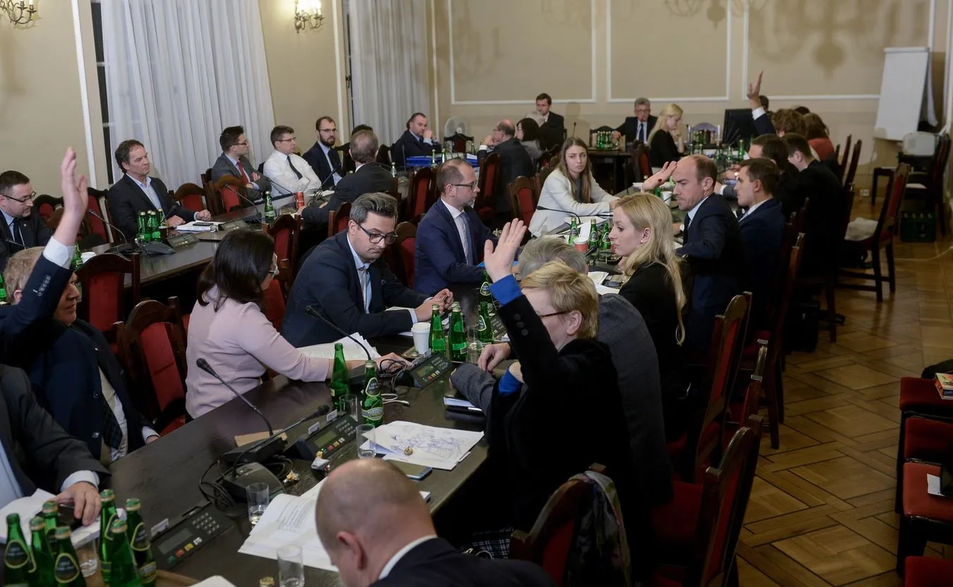 Komisja sprawiedliwości zakończyła prace nad prezydenckim projektem o SN. Przyjęła WSZYSTKIE POPRAWKI PIS