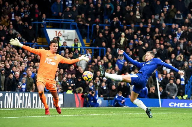 Liga angielska: Drużyna Fabiańskiego na dno tabeli. Zwycięstwa Chelsea i Liverpoolu [WIDEO]