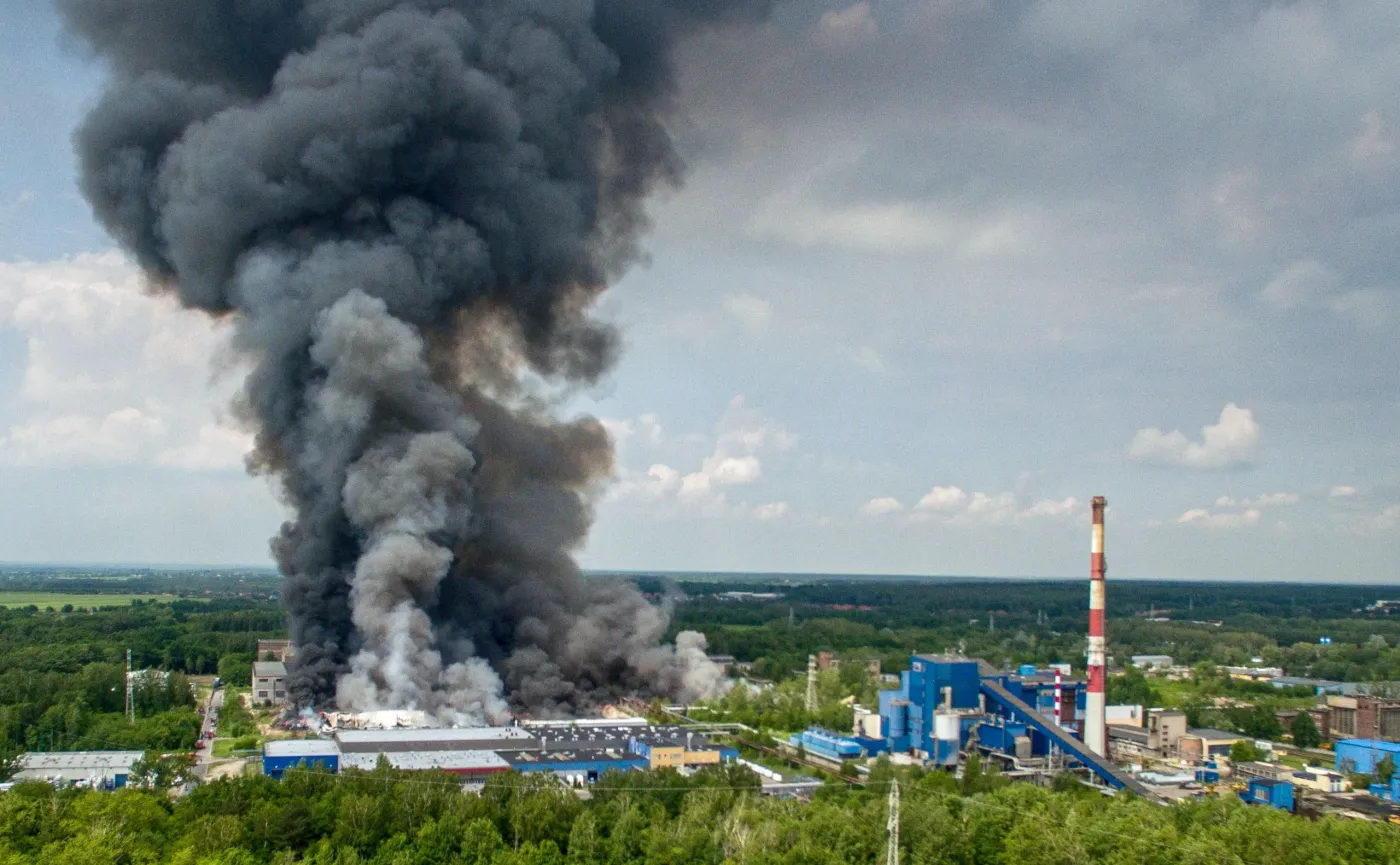 Kolejny pożar na składowisku odpadów w Zgierzu. Na miejscu wciąż pracują biegli