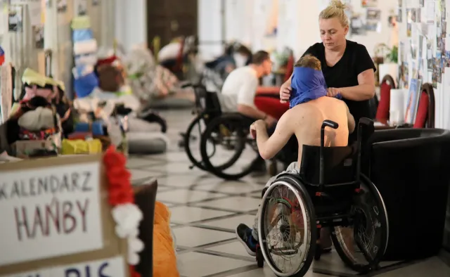 "Inwalido, licz na siebie". Ile kosztuje bycie niepełnosprawnym?