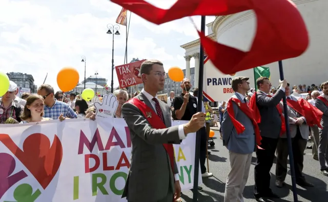 Marsz dla Życia i Rodziny. "Nie możemy dopuścić do zrównania związków jednopłciowych z małżeństwem kobiety i mężczyzny"