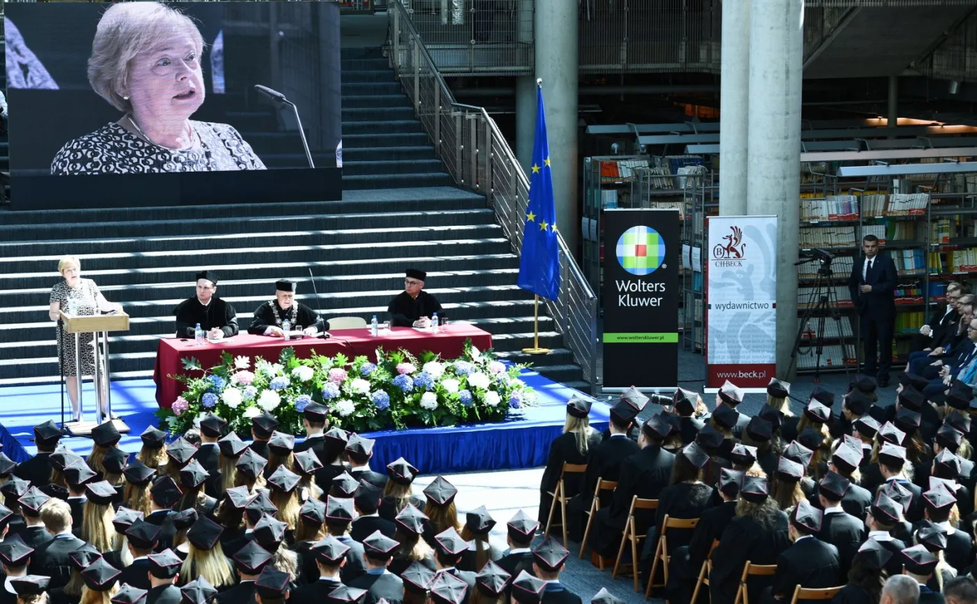 Pierwsza Prezes SN prof. Małgorzata Gersdorf przemawia na UW podczas zakończenia roku akademickiego