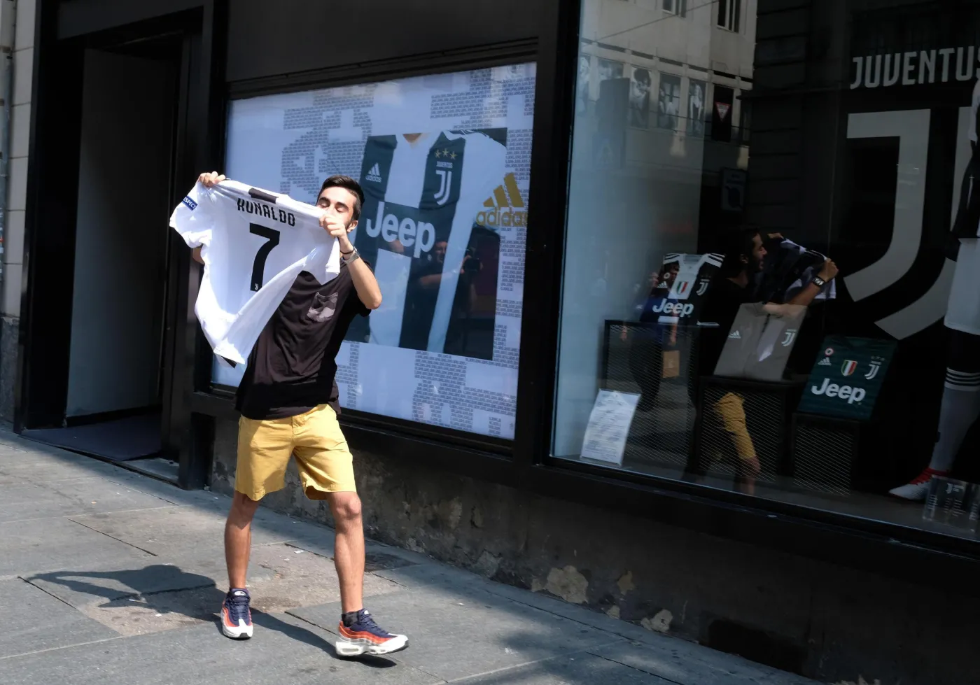 Kibic z koszulką Ronaldo