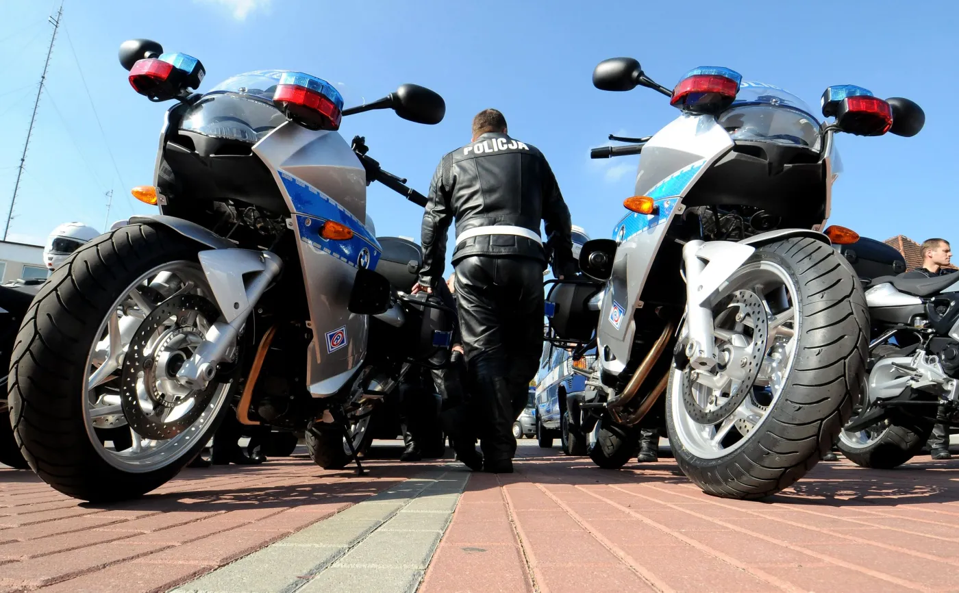 11268767-policyjne-motocykle-bmw.jpg
